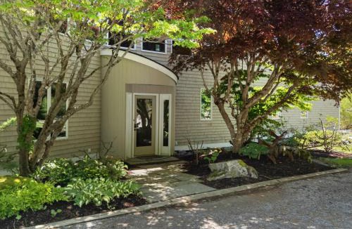 Rockport House | Elegant ocean view home with breathtaking views, private hot tub & large deck