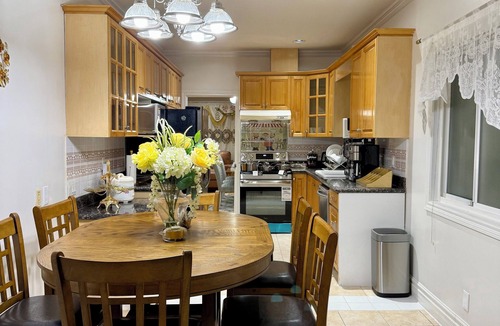 Fraserview House | Elegant & Spacious 4-Bedroom by Fraser River