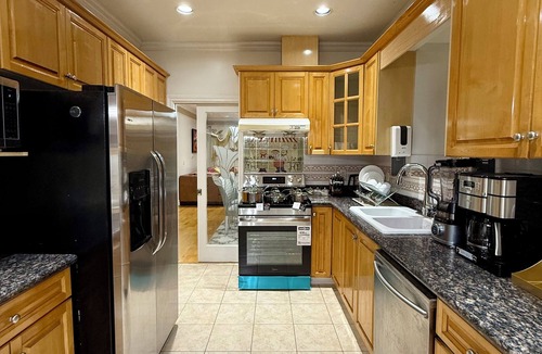 Fraserview House | Elegant & Spacious 4-Bedroom by Fraser River