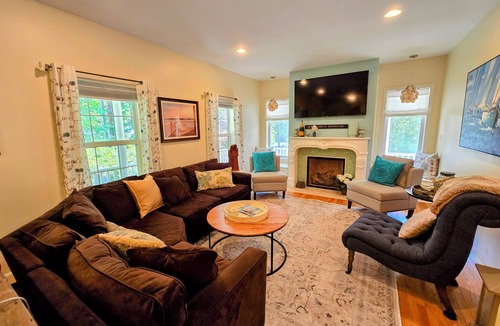 Ogunquit House | Elegant, spacious Ogunquit 6Bd 7Bth home, 5min walk to Perkins Cove & Downtown!