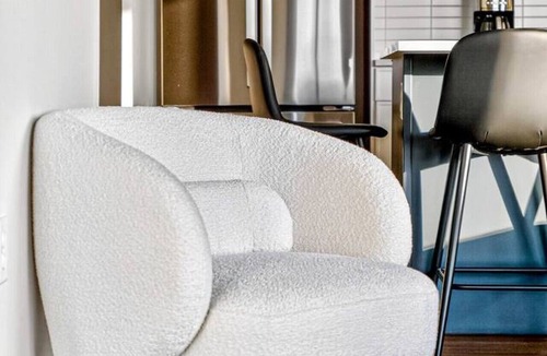 Dallas Apartment | Elite Emerald Suite | Pool, Laundry, Parking