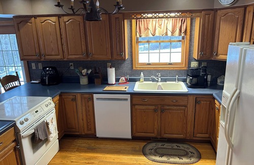 Kossuth House | Elmo Hills is nestled privately in the country ready for your family getaway.