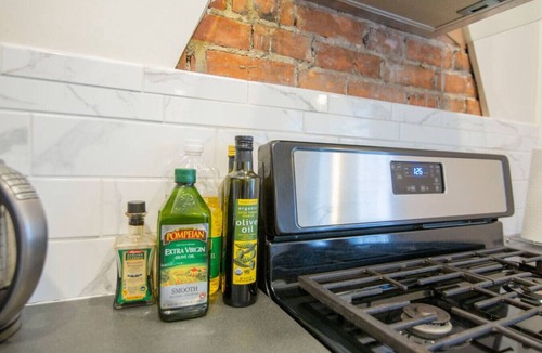 Buffalo Apartment | Elmwood Village 2BR Apt Sleeps 8 Walk to Dining