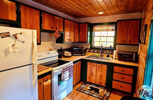 Beaver Cove Cabin | Embrace Nature in this Enchanting Cabin in Beaver Cove, Maine