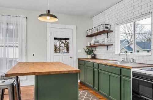 Xenia House | Enchanting Bungalow - 2BR Historic Hidden Gem