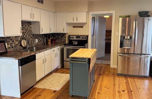 Lindale House | Enchanting farmhouse with AC in Lindale