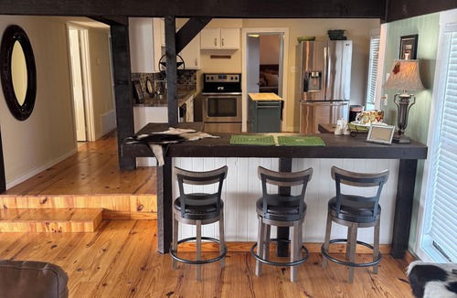 Lindale House | Enchanting farmhouse with AC in Lindale