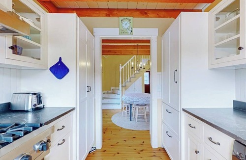 East Boothbay Cabin | Enchanting Oceanfront Cottage with Breathtaking Views and Modern Comforts
