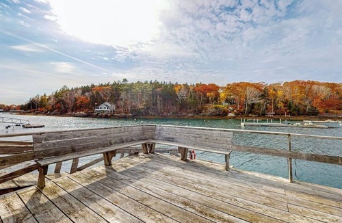 East Boothbay Cabin | Enchanting Oceanfront Cottage with Breathtaking Views and Modern Comforts