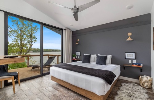 Grove Cabin | Endless Lake View*Couples Escape*Luxe*Modern*Clean