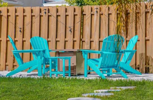 Naples Park House | Endless Summer! Bike or walk to the Beach or Mercato