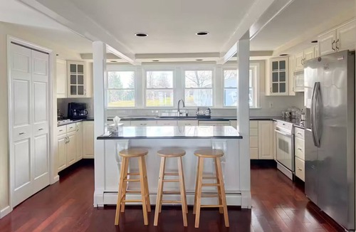 Youngstown House | Enjoy a relaxing stay with your friends and family