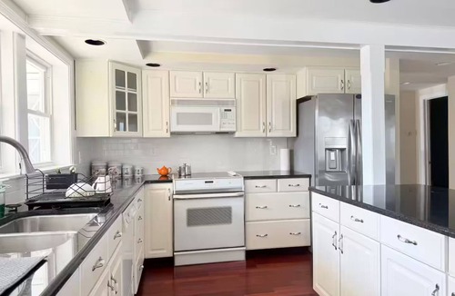 Youngstown House | Enjoy a relaxing stay with your friends and family