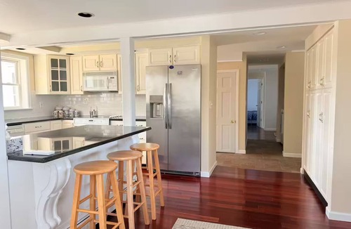 Youngstown House | Enjoy a relaxing stay with your friends and family