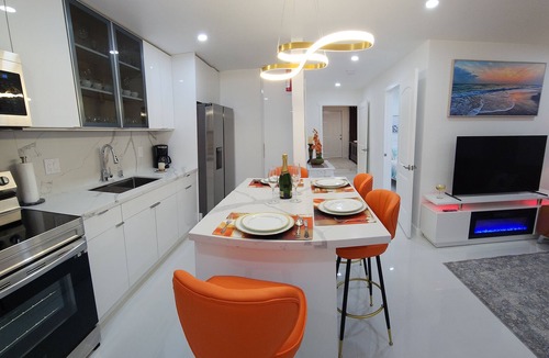Edgewood House | Enjoy a stylish experience at this centrally-located place.