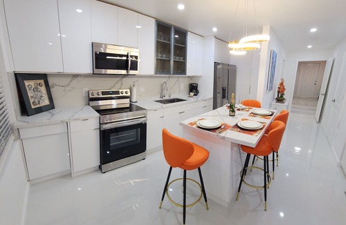Edgewood House | Enjoy a stylish experience at this centrally-located place.