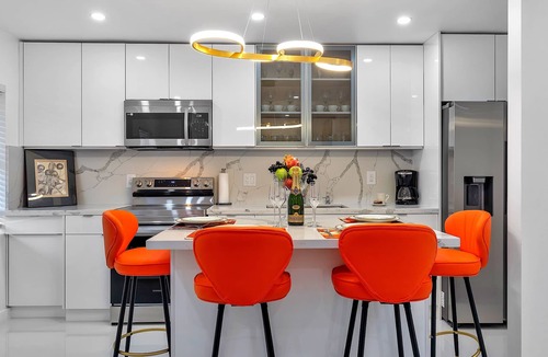 Edgewood House | Enjoy a stylish experience at this centrally-located place.