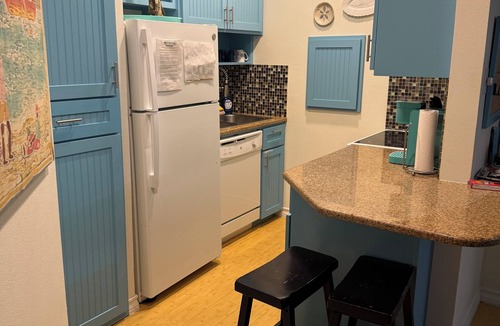 Corpus Christi Apartment | Enjoy the sunlight , Love the Beach. Great big HOA pool , walk to beach 5 mins