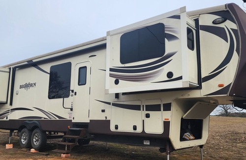 Waveland House | Enjoy the weekend in this enchanting RV while waiting for the Eclipse 2024