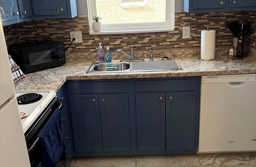 Williamsville Apartment | Enjoyable 2-bedroom 4-Guest Apartment with AC in charming Amherst,NY