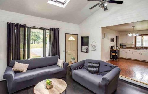 Rochester House | Enjoyable Home by Airport and Dwtn