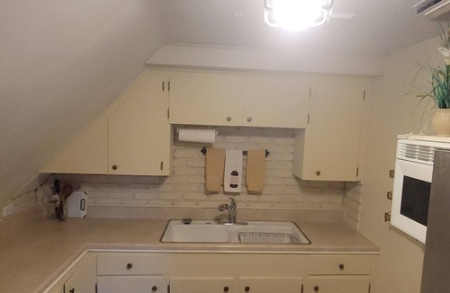 Fall River Apartment | Enjoyable Sunny 2-bedroom apartment with WiFi in Fall River Historical District