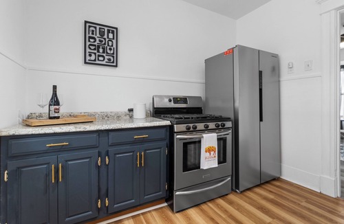 North Buffalo Apartment | Entire apt near Olmstead Delaware park, North Buffalo, Zoo, UB & 2 Hosp.
