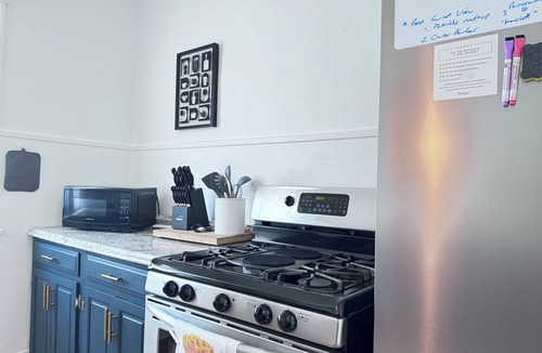 North Buffalo Apartment | Entire apt near Olmstead Delaware park, North Buffalo, Zoo, UB & 2 Hosp.