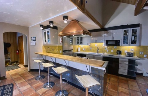 Alyeska Cabin | Entire Cabin | Sleeps 8 | Walk to Alyeska