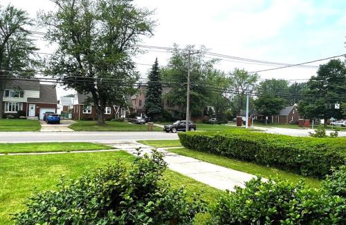 Cheektowaga House | Entire Home in Buffalo - 6 Guests 3 Bedroom 1 Bath - Convenient Location - 25min to Niagara Falls