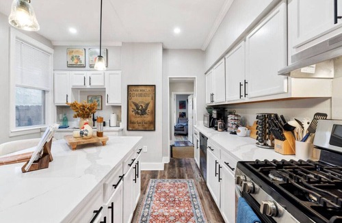 East Allegheny Apartment | Entire Home Minutes From Downtown, Fenced Yard, Hot Tub.
