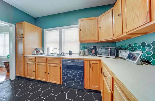 Garfield Heights House | Entire House, Bella the Stylish Home in Garfield Heights - Furnished
