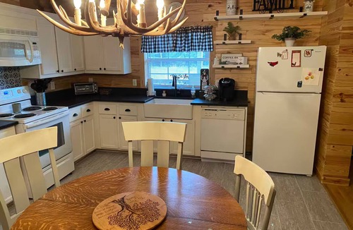 Honey Grove House | Entire House with 47 Acres of walking/biking trails and large "great room"