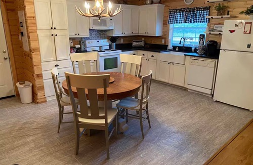 Honey Grove House | Entire House with 47 Acres of walking/biking trails and large "great room"