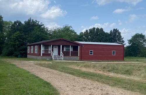 Honey Grove House | Entire House with 47 Acres of walking/biking trails and large "great room"
