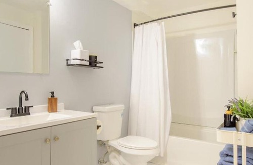 Eastside Apartment | Entire Modern Cozy 2BR Apt mins SU LeMoyne DT