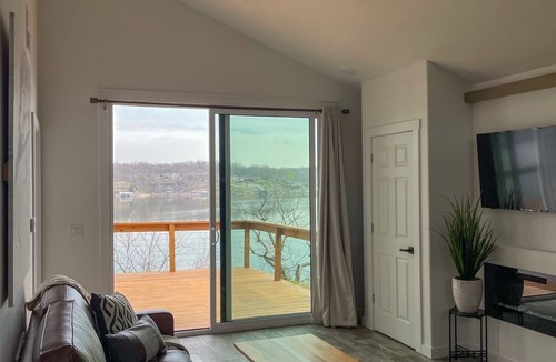 Grove Cabin | Epic Lake Views*Couples*Modern Luxury*King Bed