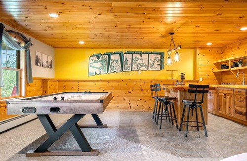 Sunday River Area Cabin | Epic Views, Hot Tub, GameRoom & Bar, FirePit, Pets Ok, Sunday River