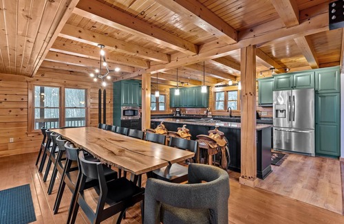 Ellicottville Cabin | Epic Yellowstone Lodge 🤠 Hot Tub, Sauna, Theater, Bars & Ski Views ⛷️