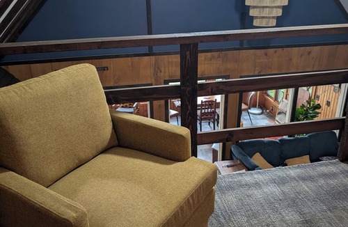 Palmyra Cabin | Escape to Retro Charm on Whites Pond