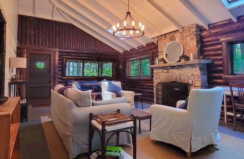 Boothbay Harbor Cabin | Escape to The Hideout, a charming 2-bedroom cabin in Boothbay Harbor.