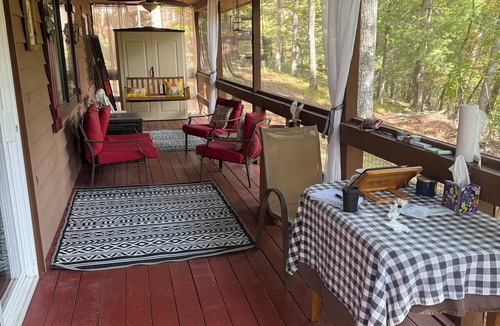 Murphy Cabin | Escape to the Smoky Mountains at this 2-bedroom, 1-bath cabin in Murphy, NC.