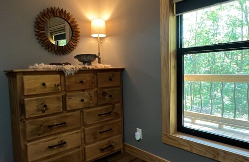 Pettigrew Cabin | Escape to Timber Ridge~ Cozy + Fire Pit +Wrap around Porch