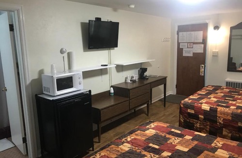 Town of Scriba Hotel | Evergreen Motel
