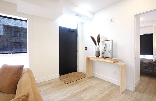 Beasley Apartment | Executive 1 Bedroom Plus Office in Walkable Central Location