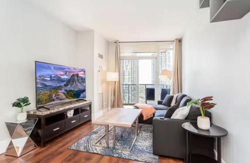 Downtown Mississauga Apartment | Executive 2BR 2BATH Condo with Lakeview Steps from SQ1