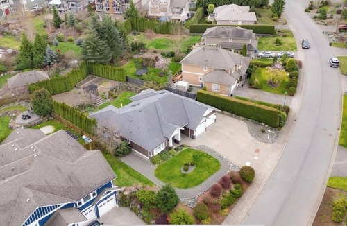 Mill Bay House | Executive Bungalow - 40 mins from Victoria and Nanaimo. BC