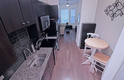 Barton Heights Condo | Executive Condo Steps from Downtown