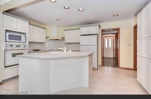 Guelph House | Executive Detached Home