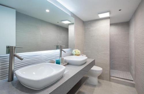 Downtown Honolulu Apartment | Executive Hotel Suite Downtown Free Parking